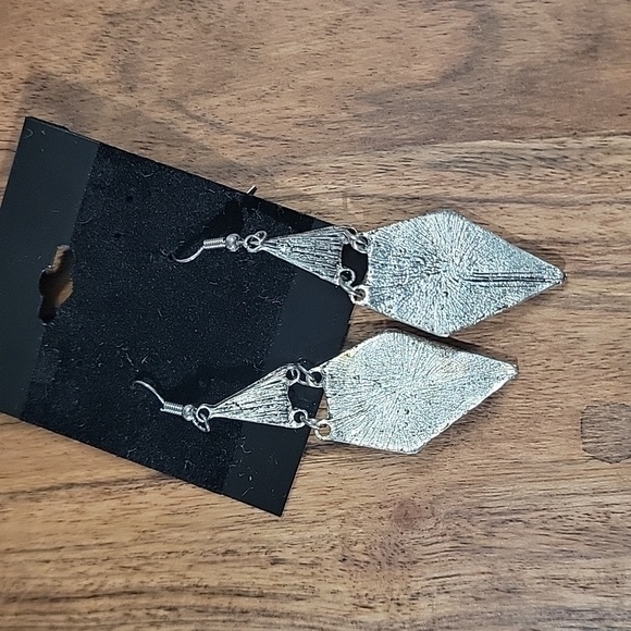 Diamond Shape Boho Statement Earrings With Dark Blue Faux Stone - Picture 5 of 7